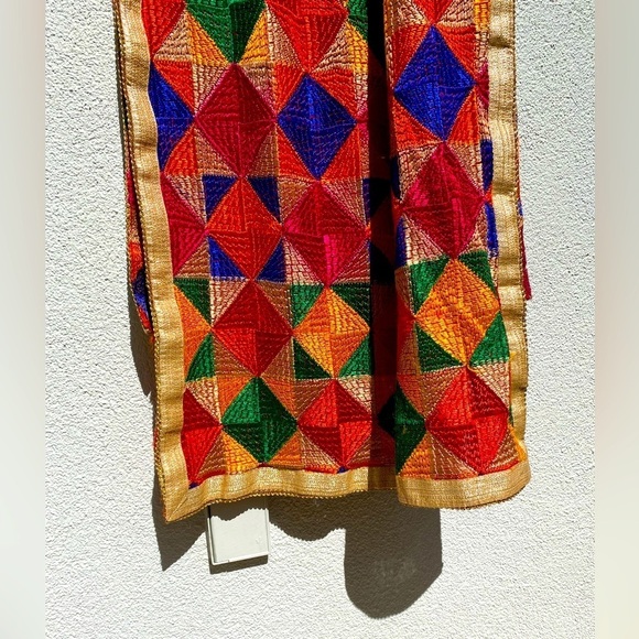 Phulkari Indian traditional Punjabi dupatta - Picture 4 of 5